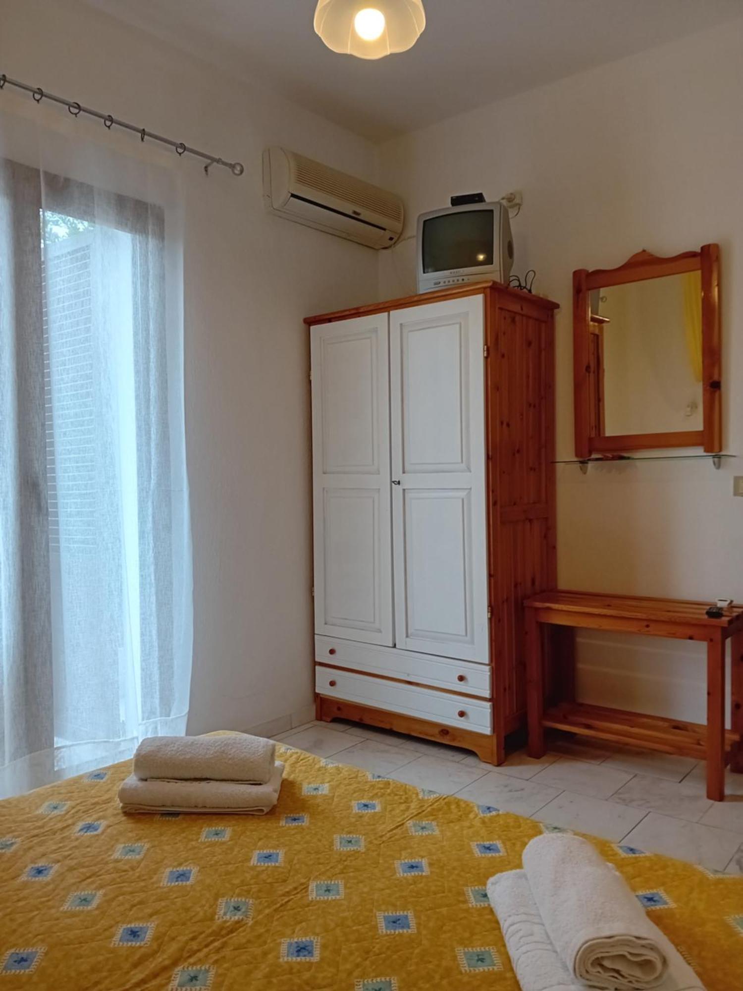 Aparthotel La Mira House Neos Marmaras Esterno foto